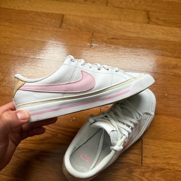Girls White/Pink Nike Shoes - Picture 5 of 7